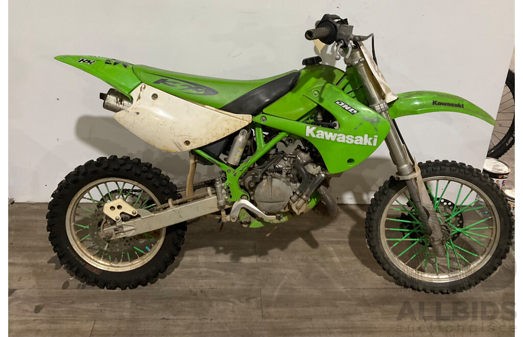 KAWASAKI KX DIRT BIKE Lot 1513556 CARBIDS