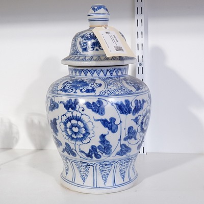Large Chinese Blue and White Porcelain Ginger Jar