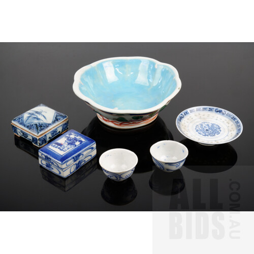 Chinese Qing Famille Rose Bowl with Turquoise Interior, Two Blue and White Ink Paste Boxes, Pair of Wine Cups, and a Small 'Rice Grain' Pattern Pedestal Dish (6)