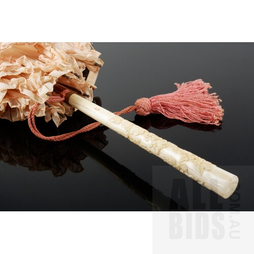 Antique Parasol with Signed Japanese Carved Ivory Handle Circa 1900, the Later Replaced Fabric Lining with Some Stains