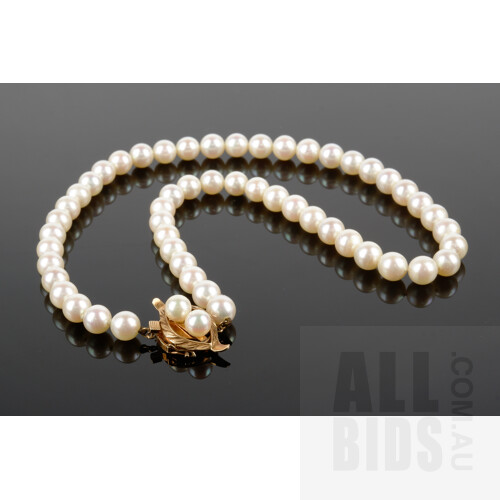 Strand of Good Round Akoya Type Cultured Pearls, with 14ct Rose Gold Clasp 