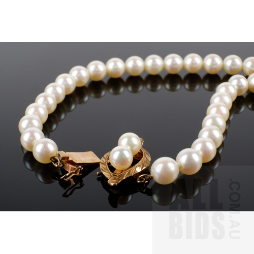 Strand of Good Round Akoya Type Cultured Pearls, with 14ct Rose Gold Clasp 