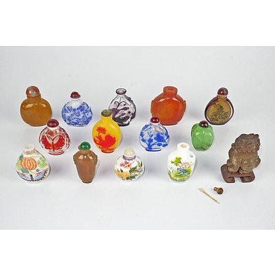 Collection of Chinese Snuff Bottles, Including Peking Glass, Agate, Lace Quartz etc