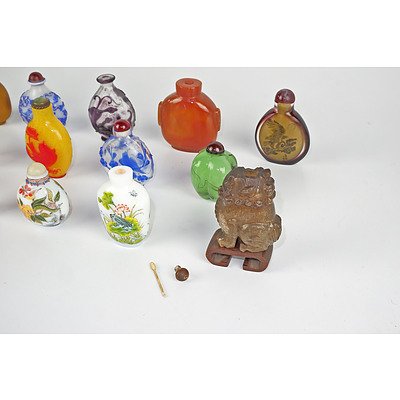 Collection of Chinese Snuff Bottles, Including Peking Glass, Agate, Lace Quartz etc