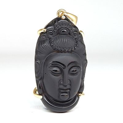 Chinese 18ct Yellow Gold Carved Onyx Guanyin Pendant with One Round Brilliant Cut Diamond