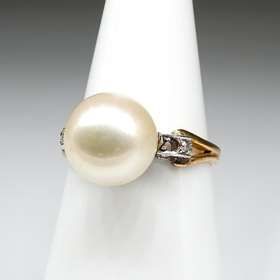 18ct Yellow and White Gold Cultured Pearl and Diamond Ring, 3.3g