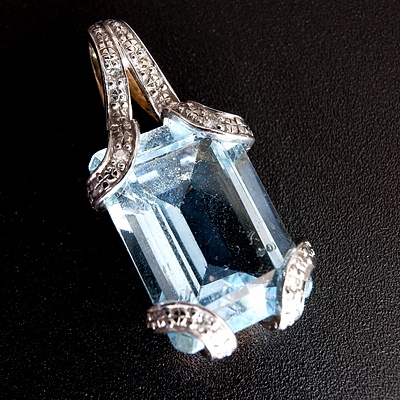 9ct Yellow and White Gold Emerald Cut Topaz Pendant, 3.3g