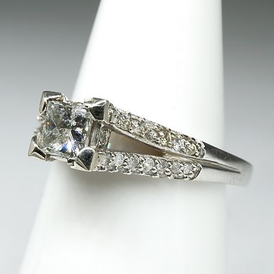 18ct White Gold Diamond Ring with at Centre Princess Cut diamond 0.40ct (I/J P1), 4.3g