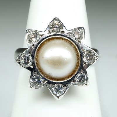18ct White Gold Pearl and Diamond Ring, 5.9g