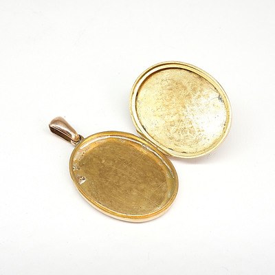Antique 15ct Yellow Gold Locket, Beautifully Hand Engraved Finish
