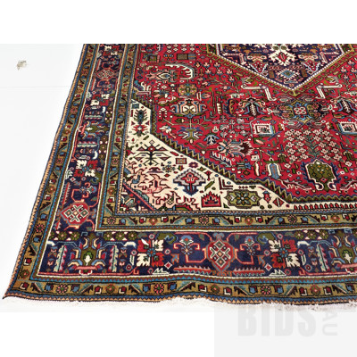 Large Persian Heriz Hand Knotted Wool Pile Carpet