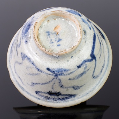 Small Chinese Blue and White Tea Bowl or Wine Cup, Late Ming Dynasty