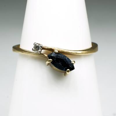 9ct Yellow Gold Sapphire and Paste Ring, 1.3g