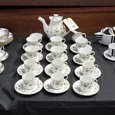 Royal Doulton 'Strawberry Cream' Part Tea and Coffee Set - 27 Pieces - No tc1118