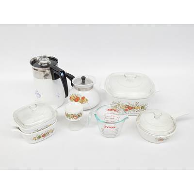 Eight Pieces of Corning Ware and Pyrex
