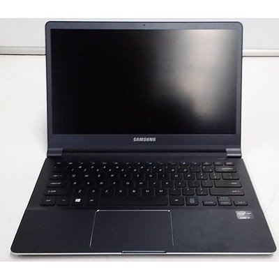 Samsung Series 9 (NP900X3E) 13.3 Inch Widescreen Core i7 2GHz Laptop