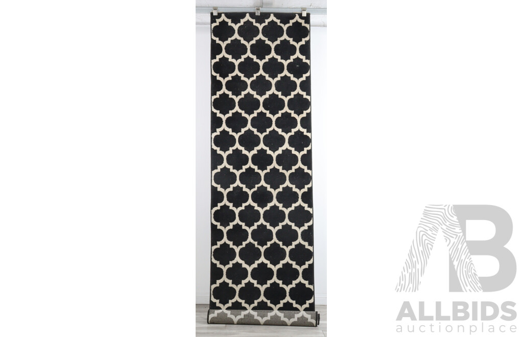 Machine Made Acrylic Turkish Hallway Runner