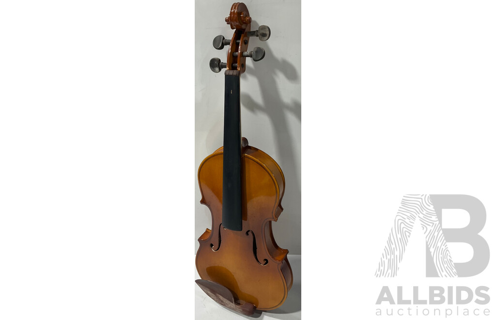 Unnamed Wooden Violin in Hard Case