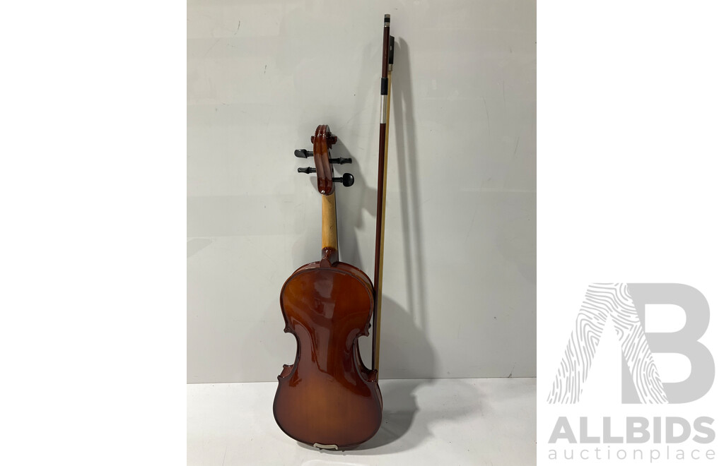 Unnamed Wooden Violin in Hard Case
