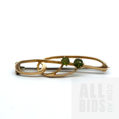 Antique 15ct Yellow Gold Bar Brooch with Two Round Faceted Peridot , 2.8g