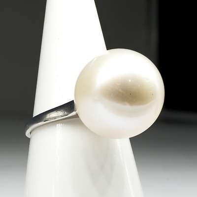 9ct White Gold Pearl Ring with a Round Creamy White South Sea Pearl