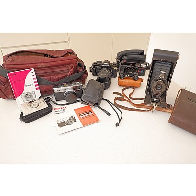 A Group of Vintage Cameras Including a Kodak Number 2A Autographic Brownie