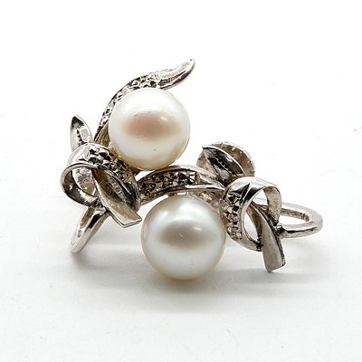 14ct White Gold Screw on Earrings, with White Cultured Pearl , 3.4g