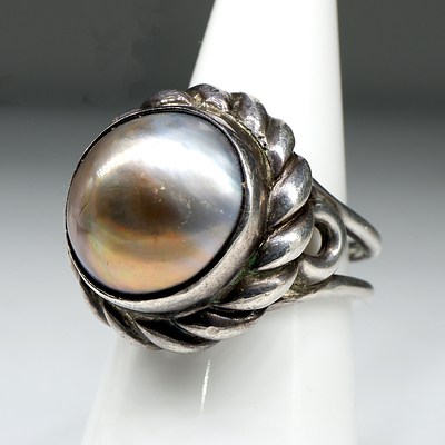 Sterling Silver Ring with Grey Mabe Pearl