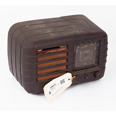 Antique AWA Bakelite Cased Valve Radio
