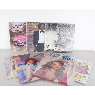Quantity of Approximately 10 x Vinyl 12 Inch Records Including  Michael Jackson, Billy Joel, Joe Cocker and More