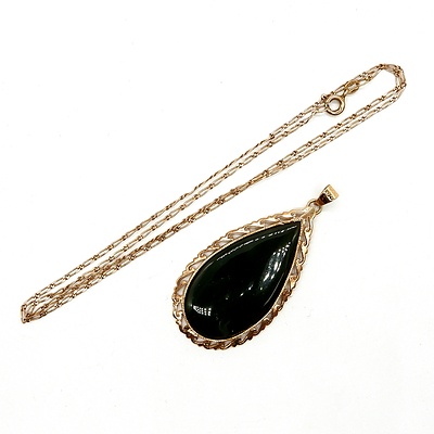 9ct Yellow Gold Figaro Chain, 1.7g with Green Paste Pendant