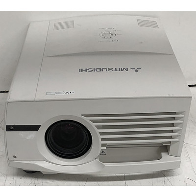 Mitsubishi (FL7000U) HD 3LCD Projector