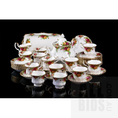 Extensive Royal Albert England 'Old Country Roses' Pattern Dinner Service Including Large Teapot - Made in England, 80 Pieces