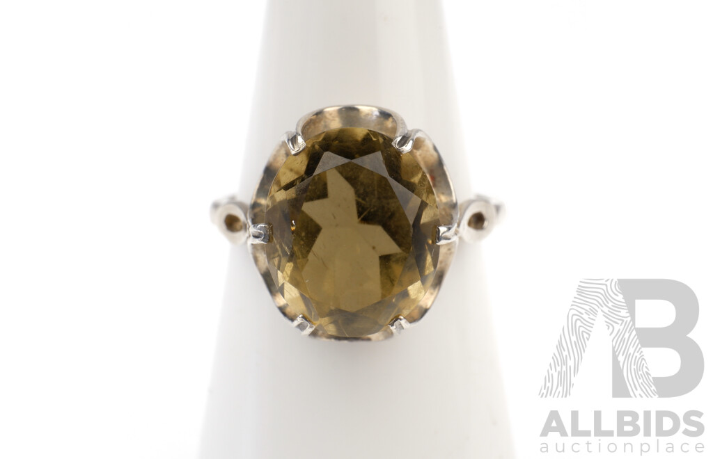 Sterling Silver Ring with Lemon Citrine, 3.4g