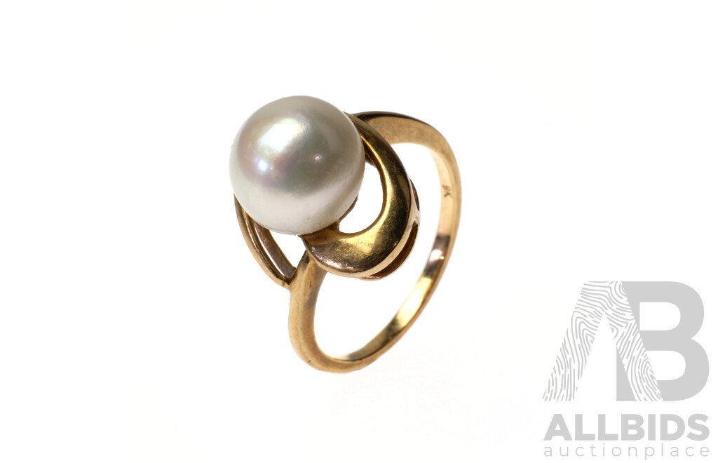 9ct Yellow Gold Ring with Freshwater Pearl, 2.6g