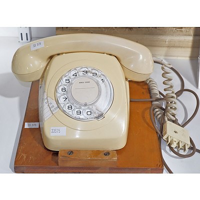 Vintage Cream Dial Telephone