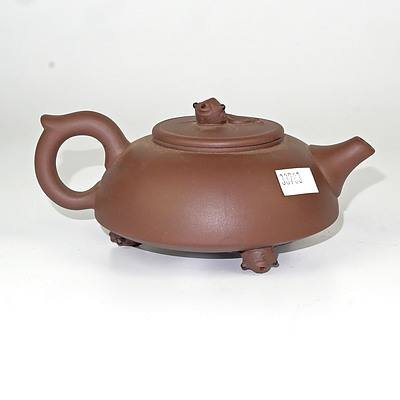 Chinese Yixing Teapot with Goldfish Feet and Finial, Seal Mark to Base
