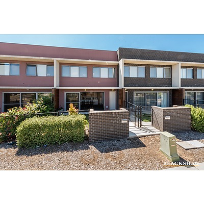 32 Chanter Terrace, Coombs ACT 2611
