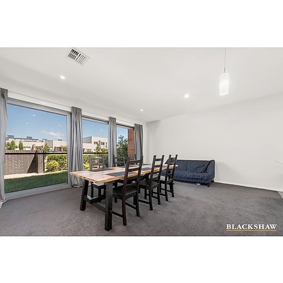 32 Chanter Terrace, Coombs ACT 2611
