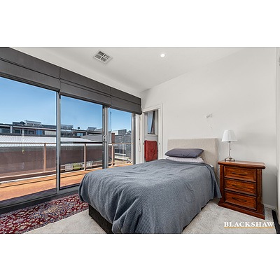 32 Chanter Terrace, Coombs ACT 2611