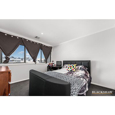 32 Chanter Terrace, Coombs ACT 2611