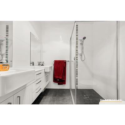 32 Chanter Terrace, Coombs ACT 2611