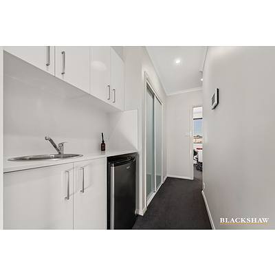32 Chanter Terrace, Coombs ACT 2611