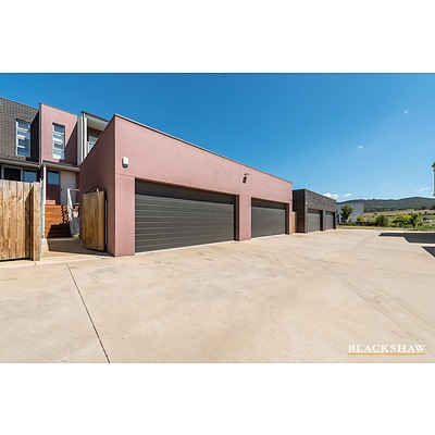 32 Chanter Terrace, Coombs ACT 2611
