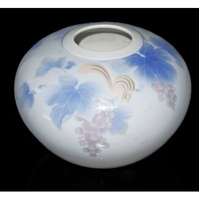 Good Japanese Fukagawa Porcelain Vase