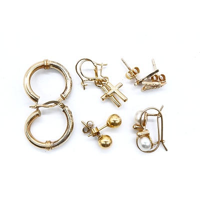 Five Sets of 9ct Yellow Gold Earrings, 6.3g