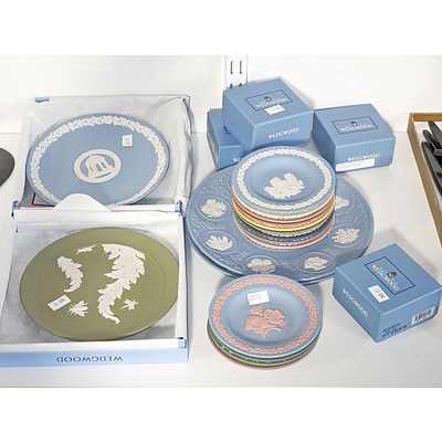 Large Selection of Wedgwood Jasperware Plates and Dishes