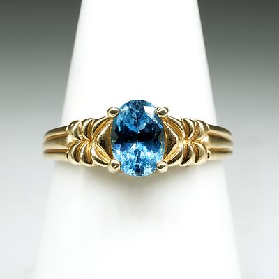 14ct Yellow Gold Ring with London Topaz, 2.5g