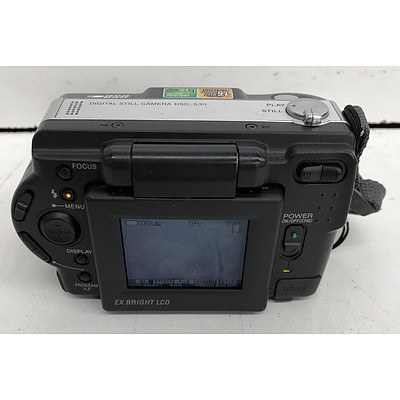 Sony (DSC-S30) Cyber-Shot 1.3MP Digital Still Camera