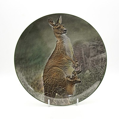 Royal Doulton Mother Kangaroo with Joey Plate, D6423